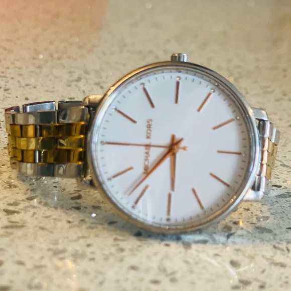 Michael Kors Pyper series ladies watch! - Picture 3 of 3